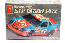 AMT ERTL 43 Richard Petty STP Grand Prix 6728 Vintage NASCAR Model 1:25 SEALED