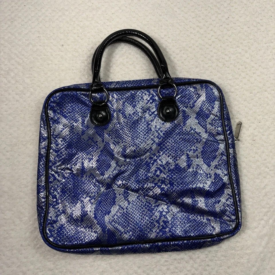 Портфель сумка для ноутбука Betsey Johnson синий серебристый металлик змеиная кожа с принтом - Изображение 4 из 4
