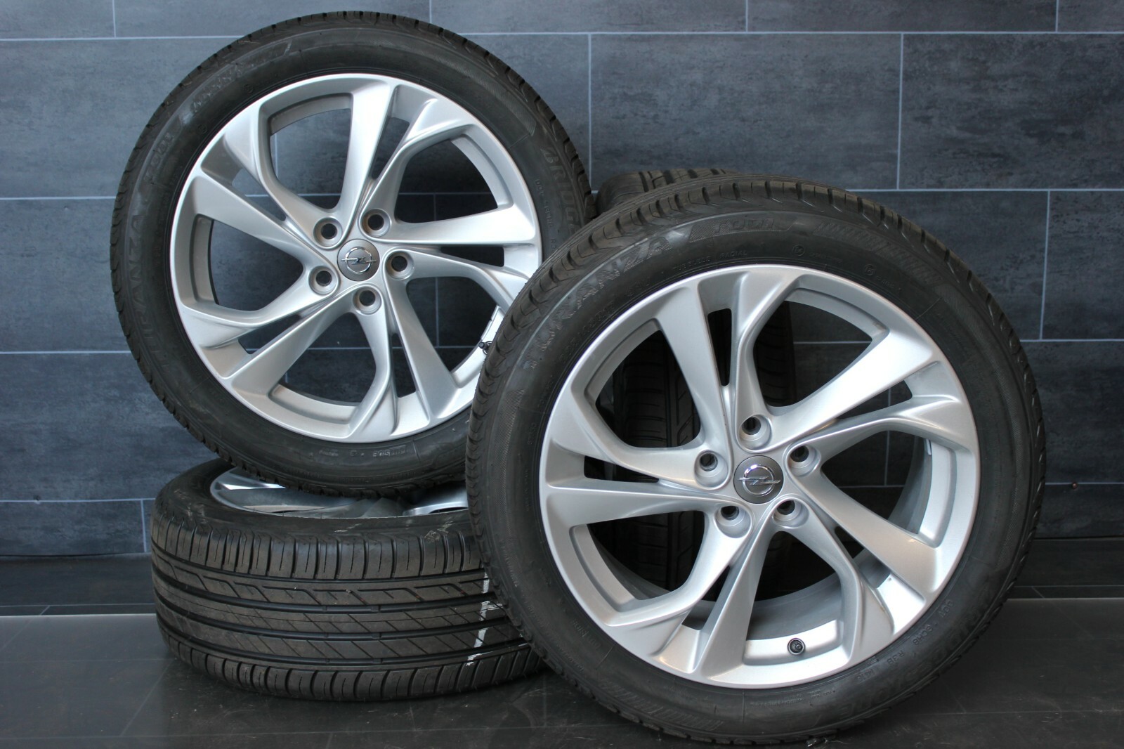 Opel Astra K Felgen 17 Zoll Original ! Original Opel Astra K 17 Zoll Alufelgen Sensoren 7,5J x 17 Zoll ET 44