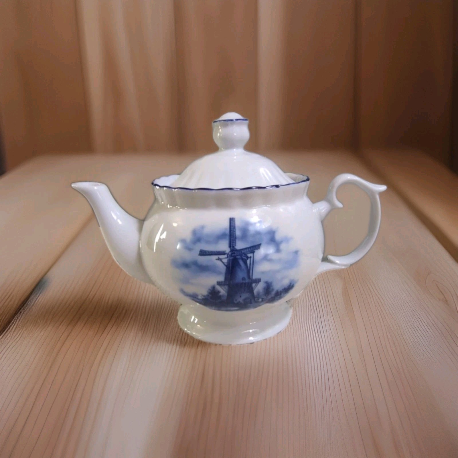 Delft Blauw Blue Windmill Holland Handdecorated Tea Pot Rose Decoration 