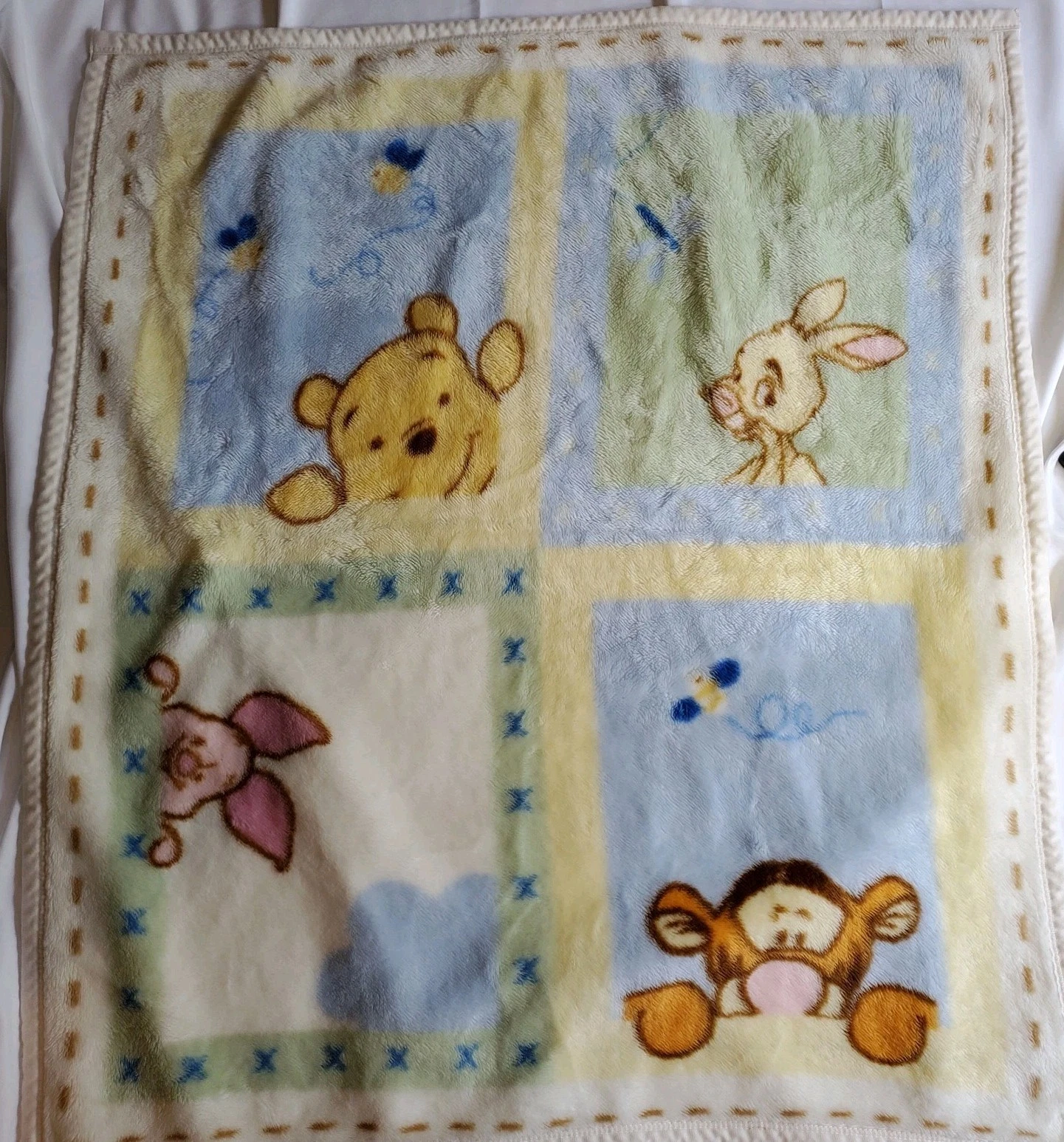 Winnie the Pooh & Friends Tigger Bee Peeking Pooh Baby Blanket plush Lux Disney