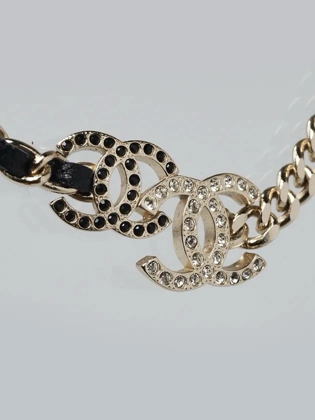 Collar Gargantilla Chanel Cristal Doble CC Oro Negro Foto 3 de 4