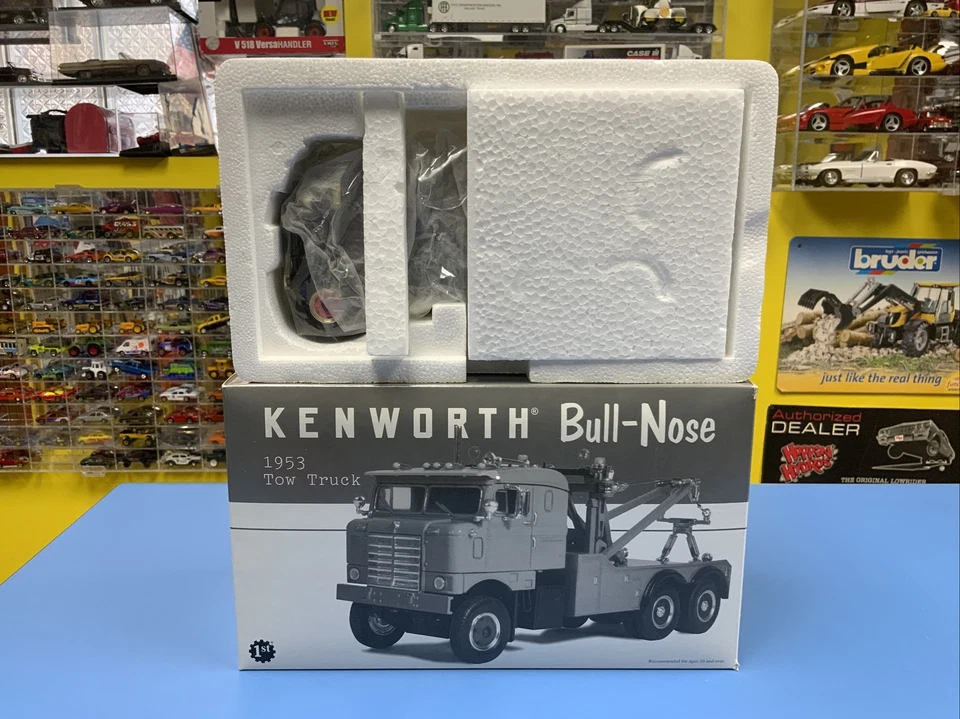 FIRST GEAR 1953 BULL-NOSE TOW TRUCK 19-2565 "KENWORTH TRUCKS & SERVICE "NEW" - Image 2 of 4