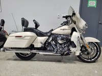 2014 Harley-Davidson Street Glide Special **CANADIAN BIKE** **OVER $5,000 IN EXTRAS**