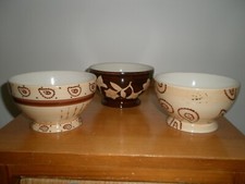 LOT DE BOLS À RIZ MARRON ET CRÈME. 