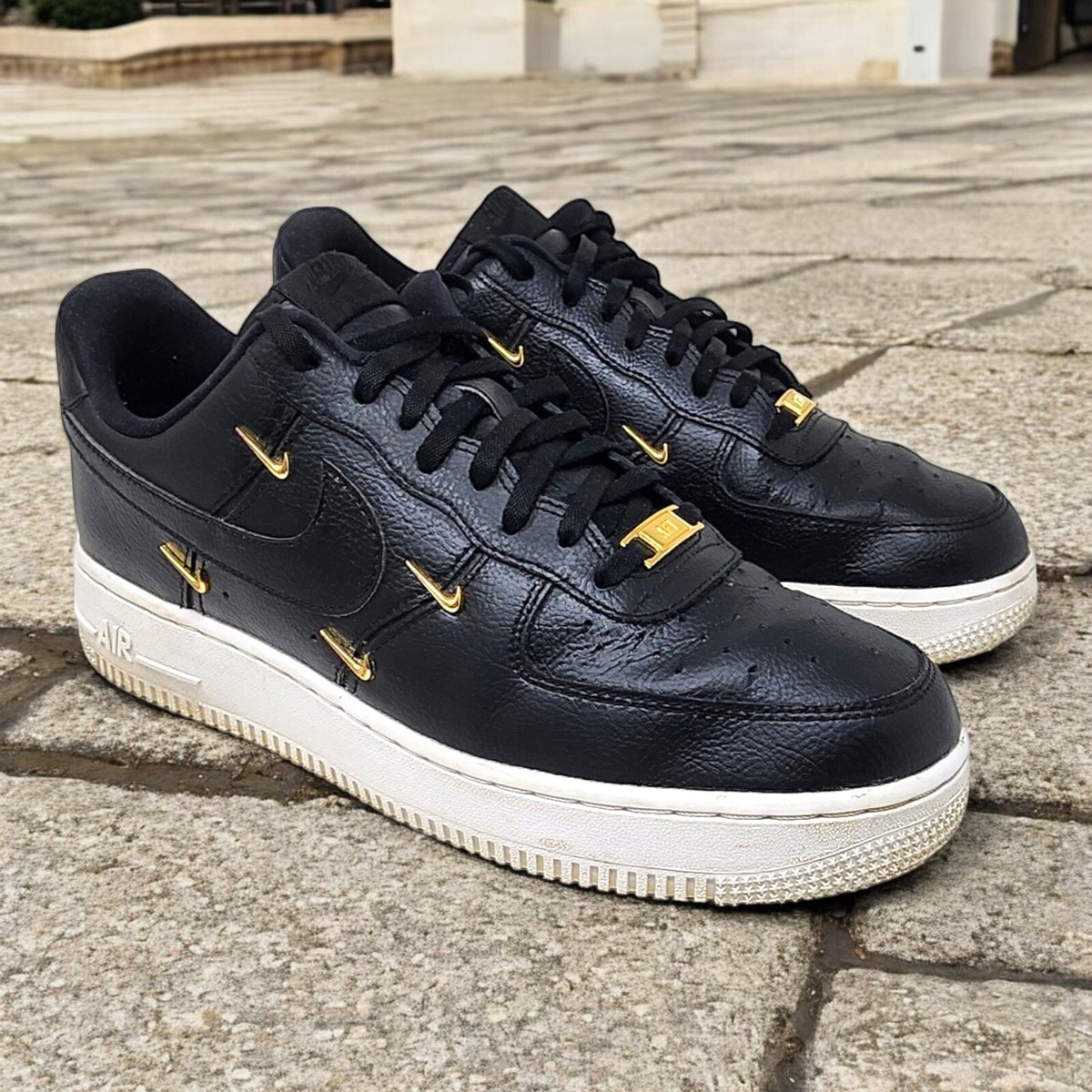 air force 1 black with gold tick