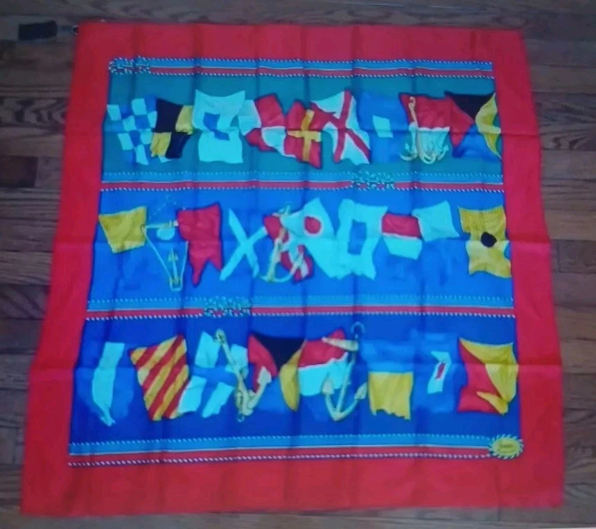 Foulard vintage Gucci YACHT CLUB drapeaux soie bordure rouge 33