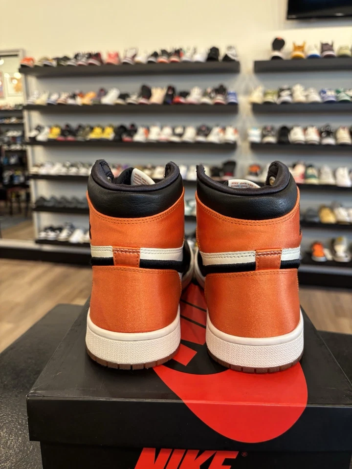 Jordan 1 Retro OG Alto Satén Roto Tablero Trasero Talla 7W (5.5 Para Hombre) Usado Foto 4 de 4