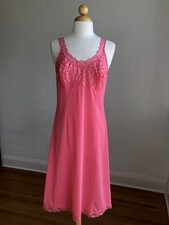 STUNNING VTG VANITY FAIR Pink Nylon  Lace Full-slip Dress Nightgown Lingerie 36