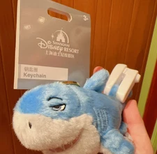 Disney Authentic 2025 Finding Nemo Bruce Plush Keychain Disneyland New