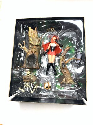 2001 Mezco SCARY TALES Figure Set Lil Red Riding Hood & Trees w