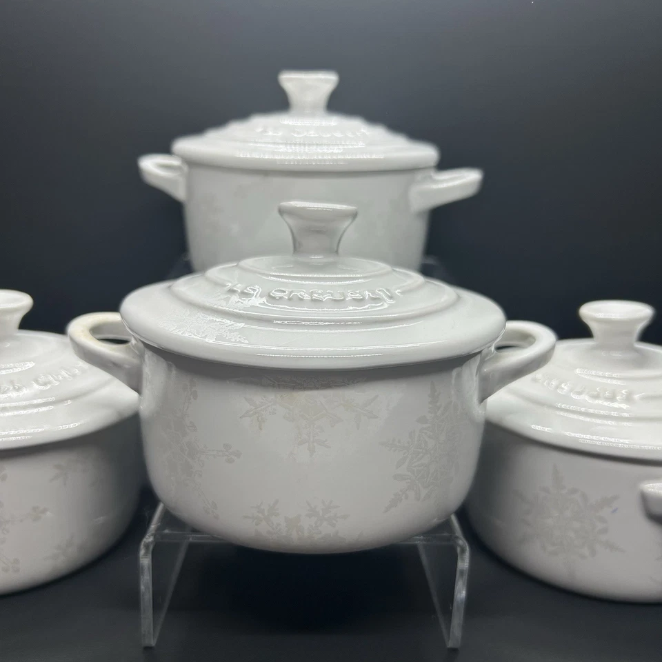 Mini cazuela redonda Le Creuset copo de nieve blanco cocotte plato con tapa - Juego de 4 Foto 3 de 4