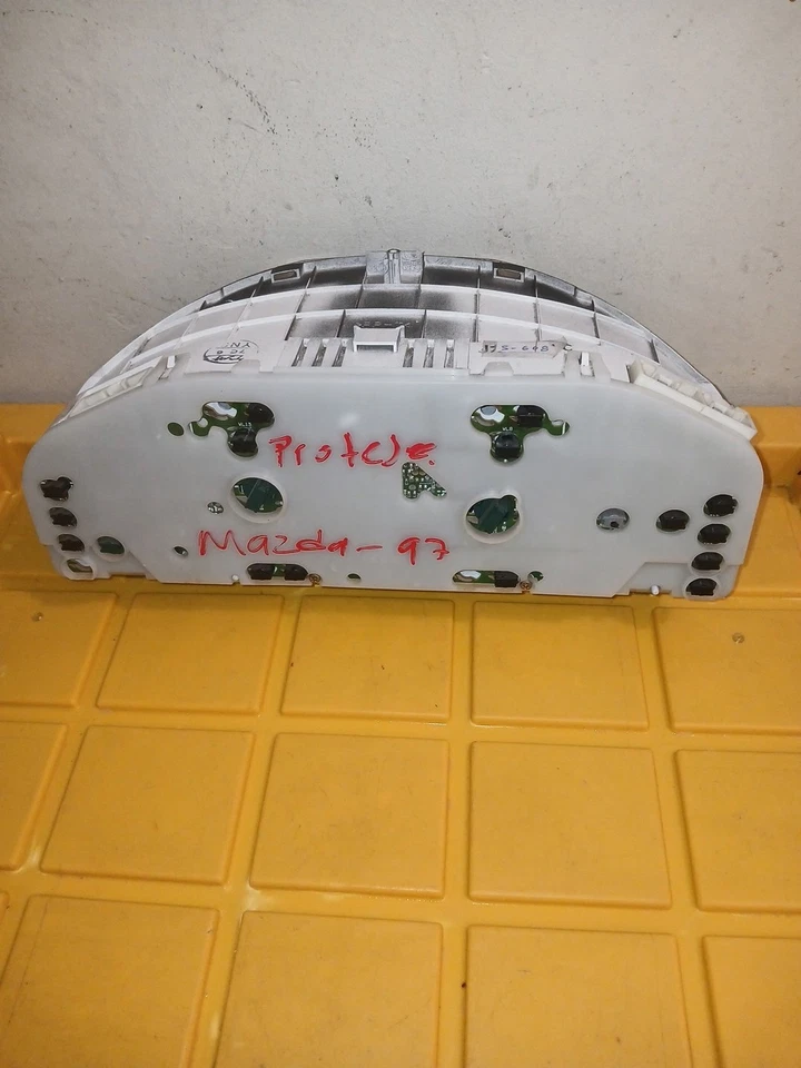 1997 年马自达 Protege 速度计 — 第 2/3 张图片