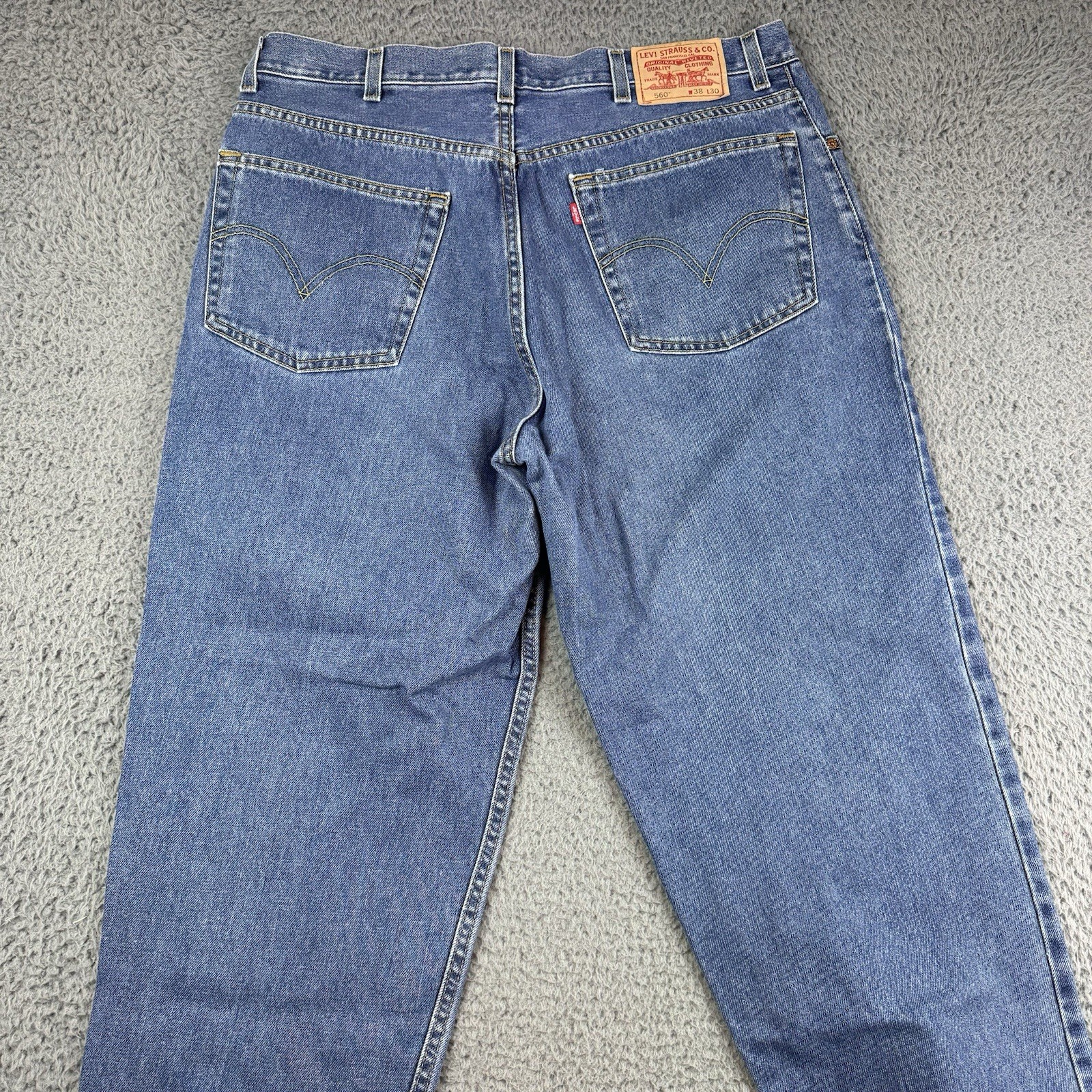 Levi's 560 Jeans Mens 38x30 Denim Medium Wash Blue Actual 37x28.5 Comfort Fit thumbnail 15