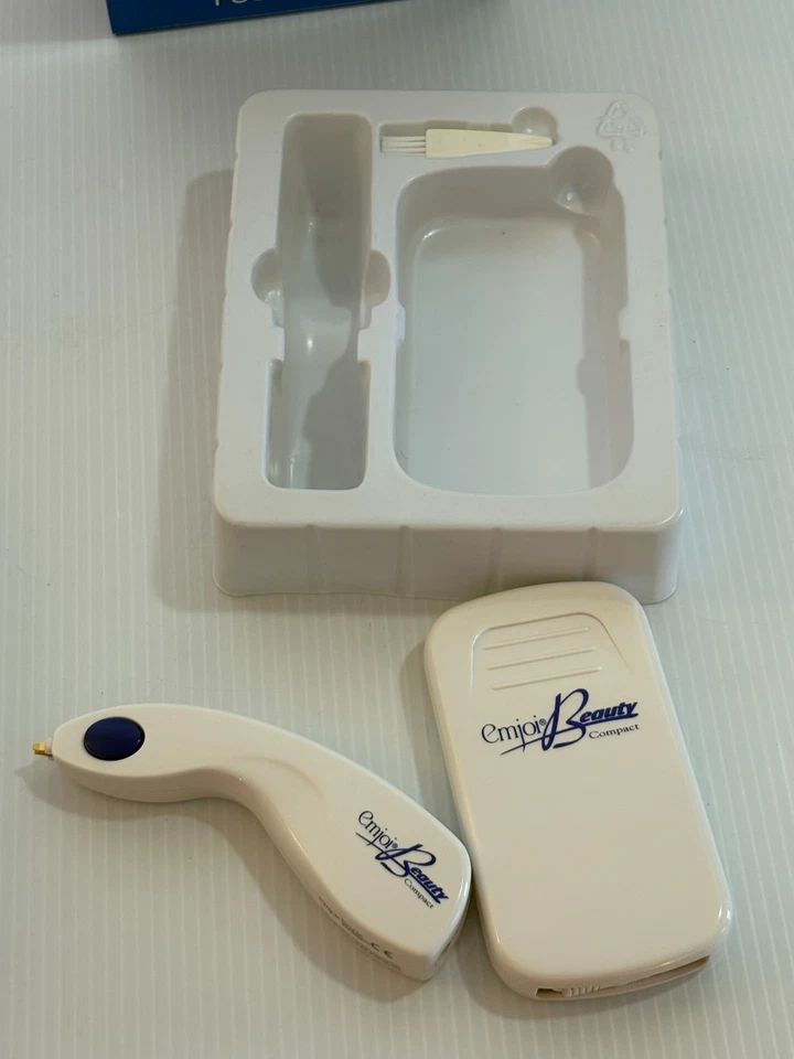 NUEVO EMJOI Beauty Juego de pinzas compactas depilación chapadas en oro en caja Foto 2 de 3