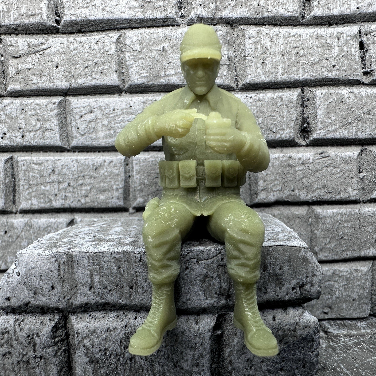 World War 2 American SITTING & EATING Toy Soldier Military Resin 1/32 WW2 Figure