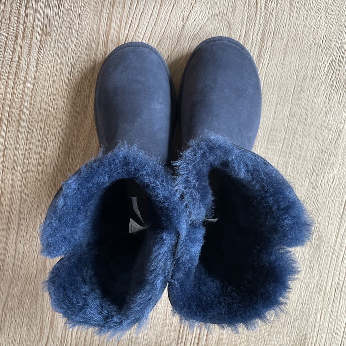 UGG W Bailey Button 5803 ネイビー 6 UGG Navy Blue Bailey Button Women's Boots 5803 - size 6 fits 6.5-7