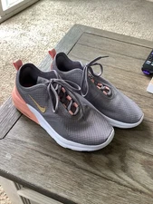 NIKE Air Max Motion 2 Womens / Girls Sneakers Shoes Gray Pink White Size 6.5
