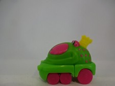 Zabawka i figurka kolekcjonerska z pojazdem / Król żaby w samochodzie