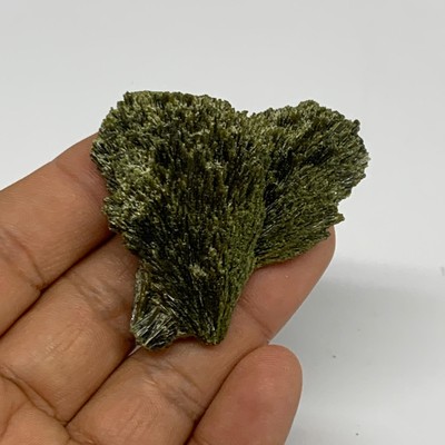 35.6g, 1.7''x1.9''x0.7'',Green Epidote Custer/Leaf Mineral Specimen @Pakistan,B2755
