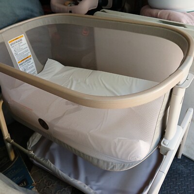 Maxi-Cosi Lora Bedside Bassinet - Beige- -perfect for your newborn baby 