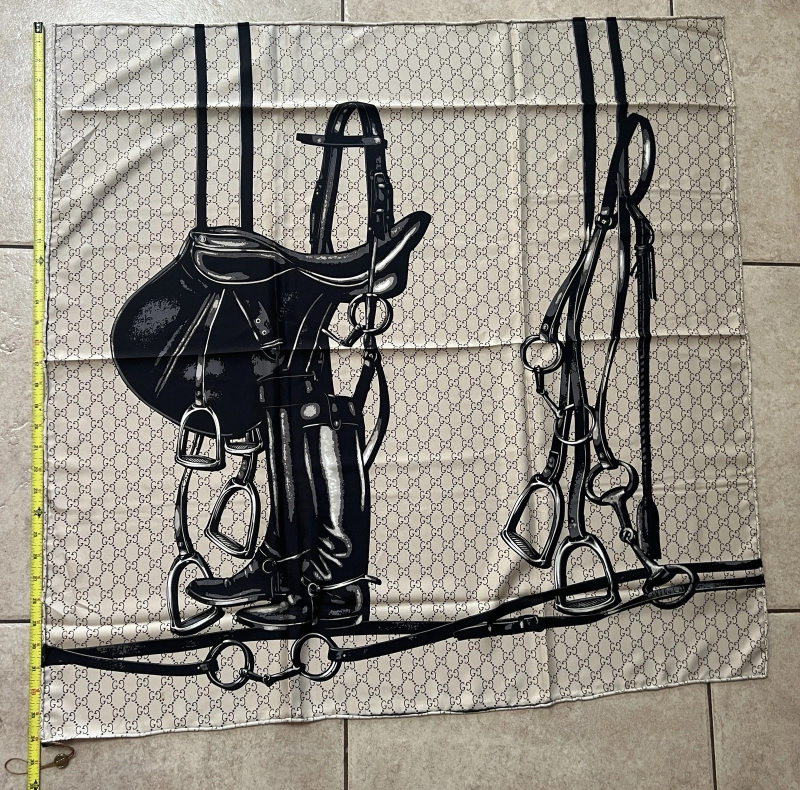 foulard châle gucci 34 pouces