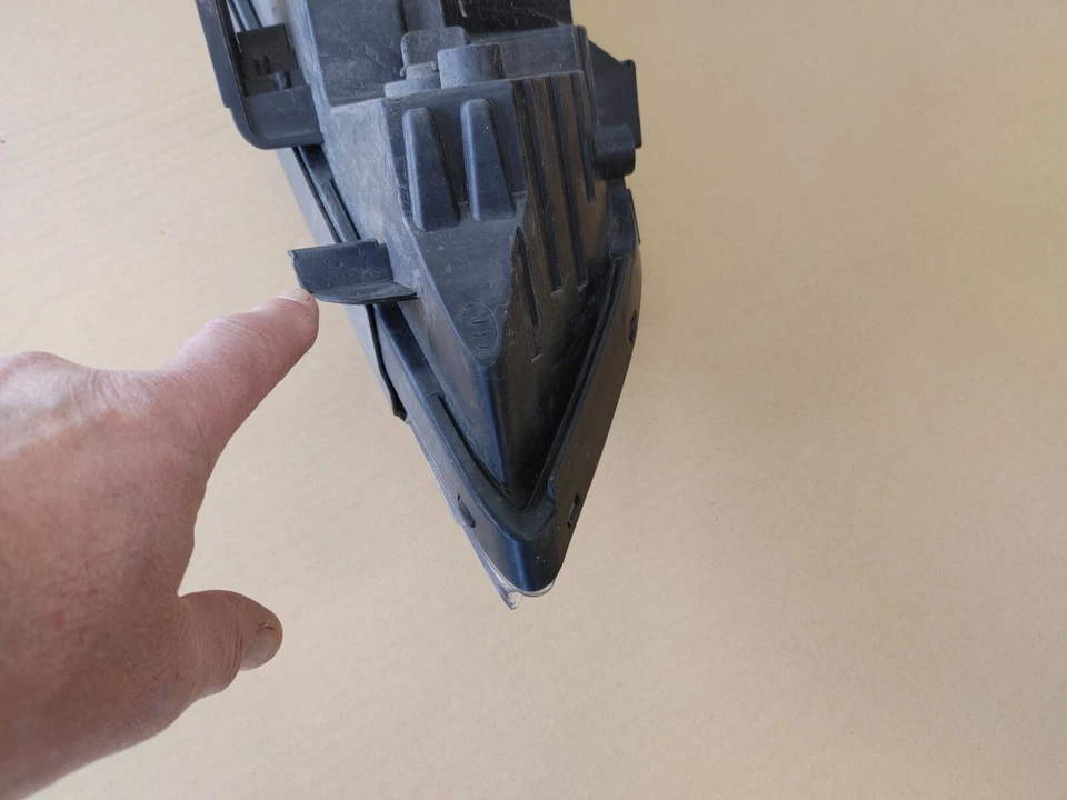 Faro halógeno derecho Hyundai Elantra 2017-2018. Foto 4 de 4