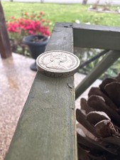 Queen Elizabeth II One Pound Coin 1983 Royal Arms DECUS ET TUTAMEN  Upside Down