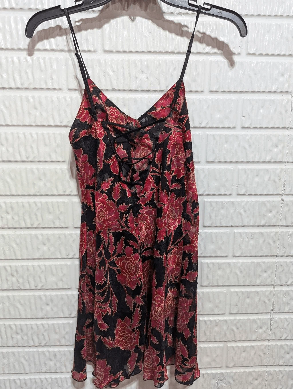 UNDERCOVER Abito da notte corto Victoria's Secret donna rosso e nero floreale senza maniche Peti