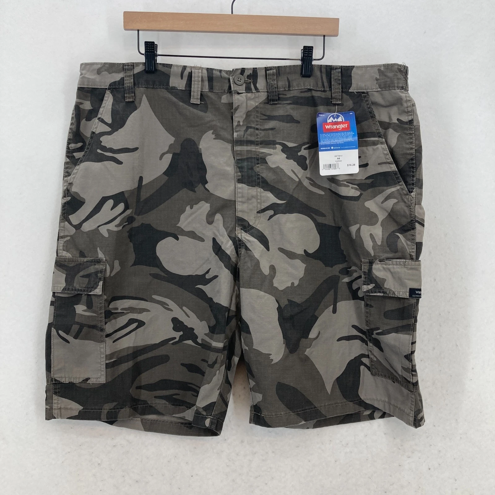 Wrangler Camouflage Cargo Shorts Mens 44 Brown Ripstop Baggy Outdoors Hiking NWT