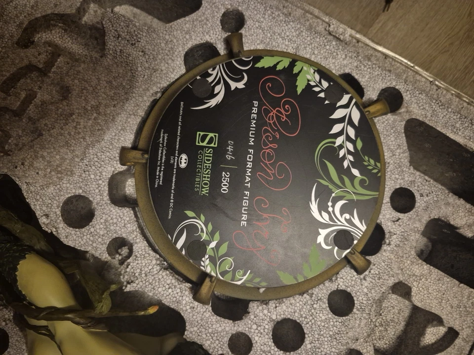 Figura Formato Premium Sideshow Poison Ivy Green with Envy Variant DC 61/150 Foto 3 de 3