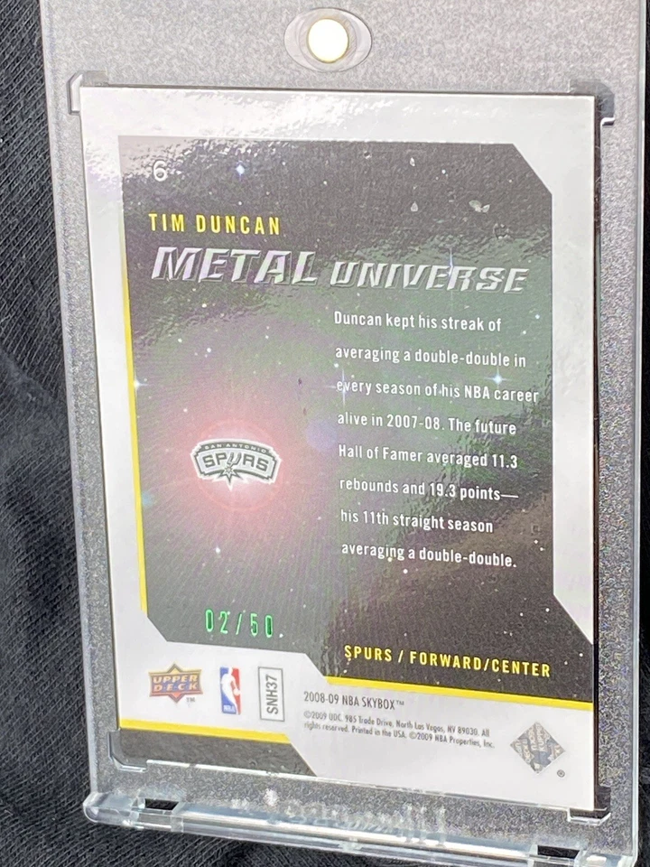 Tim Duncan 2008 09 Skybox Metal Universe pedras preciosas de metal verde PMG #2/10 HOF - Imagem 2 de 4