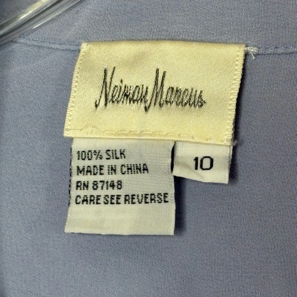 Blusa feminina Neiman Marcus de seda 10 botões azuis preppy officecore minimalista - Imagem 3 de 4
