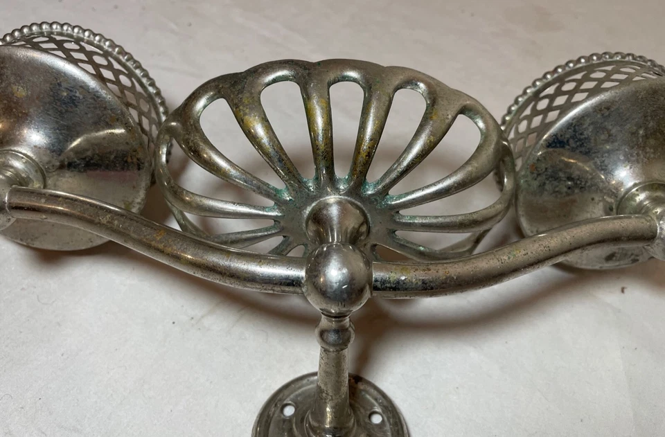 Antigua placa de níquel industrial latón baño accesorio de pared jabonera portavasos Foto 2 de 4