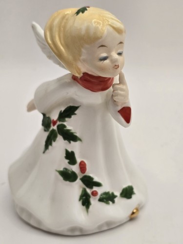 Enesco Kissing Angels Holly Wreath 4.25" Vintage Christmas Set of 2 Boy Girl - Picture 8 of 9