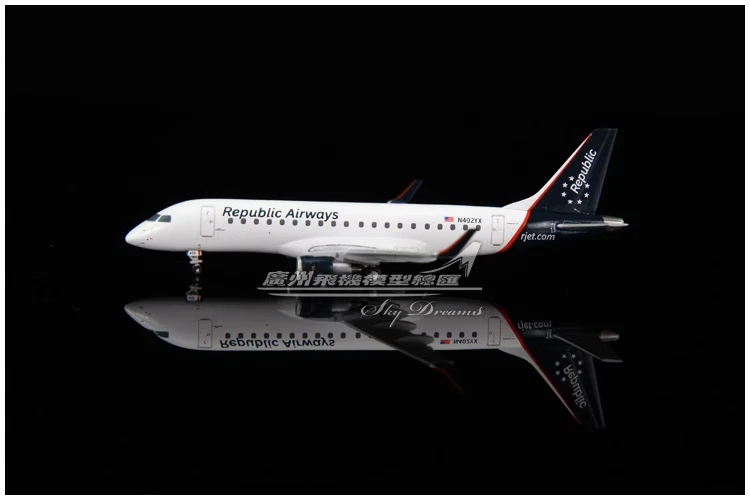 1:400 GeminiJets Republic Airways Embraer ERJ-175 Passenger Plane Diecast Model - Image 3 of 4