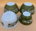 Vintage Pyrex Spring Blossom Crazy Daisy Mixing Nesting Bowls Set of 4