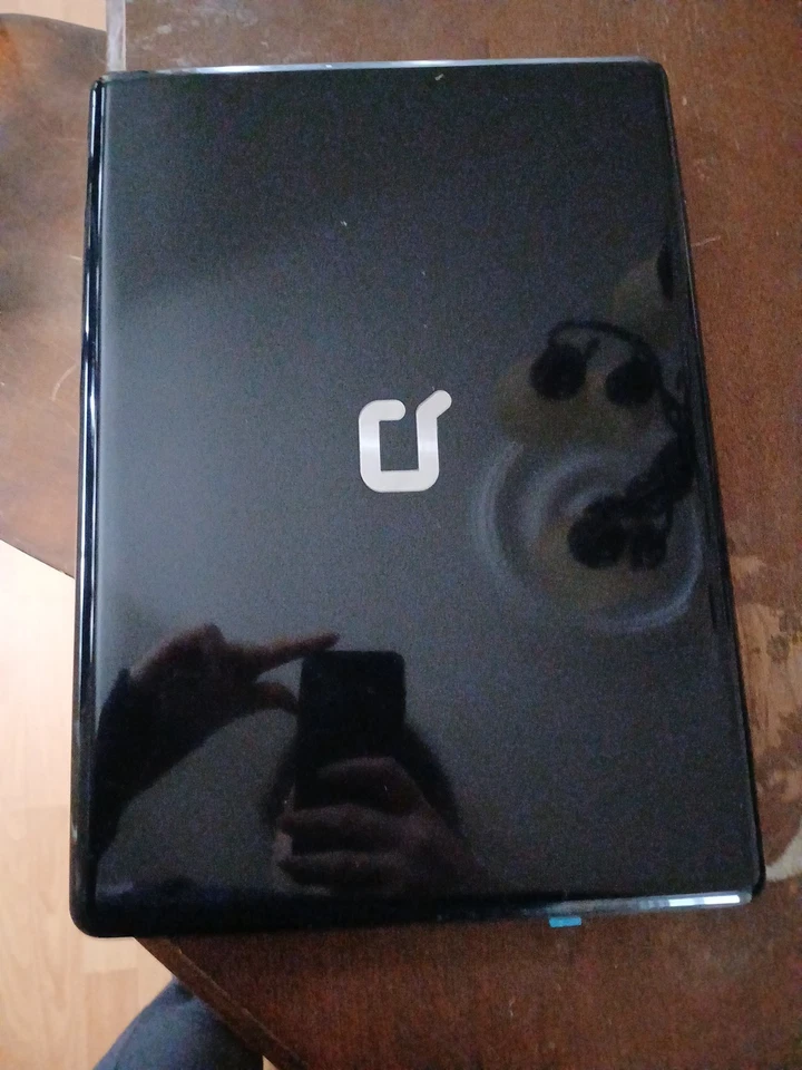 Compaq Presario CQ61 15.6" Laptop AMD Sempron M120 2GB 250GB HDD No OS H1959 - Image 2 of 2