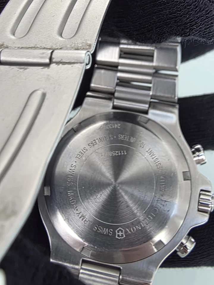 Victorinox Men's Stainless Steel Silver Watch 241339 - Image 3 of 4