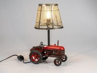 Dekorative Tischlampe Roter Traktor Antikoptik H. 41Cm Aus Metall Formano