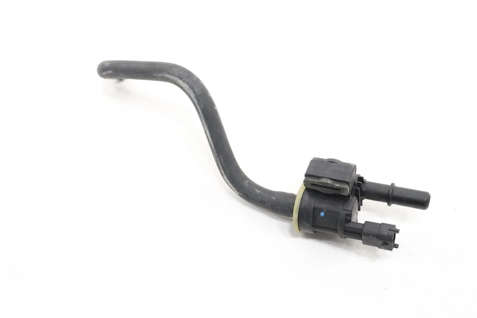 Válvula de purga de vapor evaporador Chrysler Pacifica 2017-2025 con manguera OEM 04627694AB Foto 3 de 4