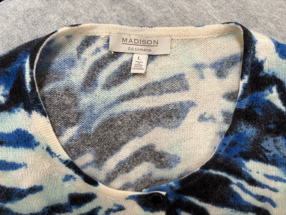 Madison Women's Cashmere Sweater Animal Print Blues & Black Size L - Image 4 of 4