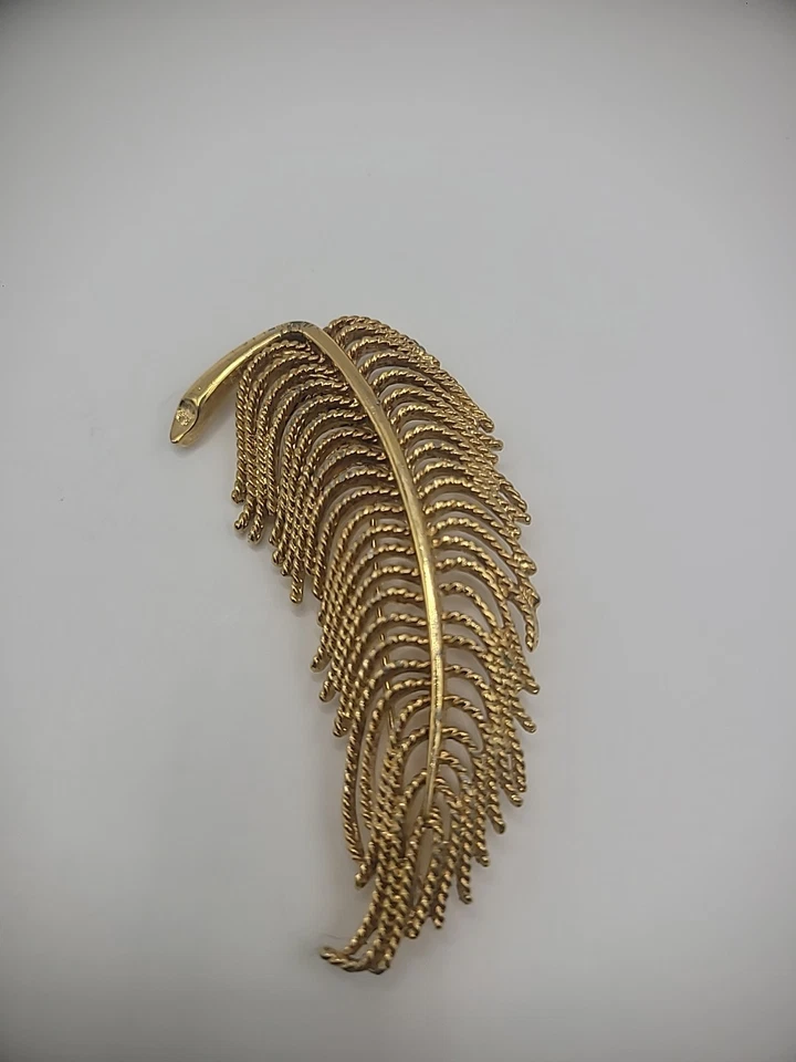 Vintage Monet Brooch Pin Gold Tone Mid Century Modern Gold Tone Jewelry Costume - Image 2 of 4