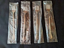 ONEIDA MANSION HALL 4PC FLATWARE DLX HH STAINLESS SILVER COCKTAIL FORKS