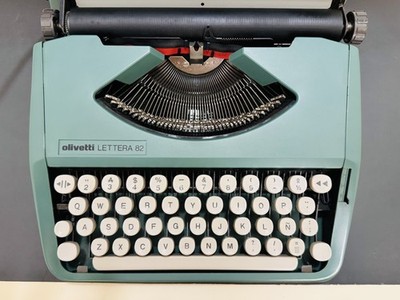 Olivetti Lettera 82 (Hermes Baby) - 1980 - Ñ Spanish Keyboard - Made in Brazil
