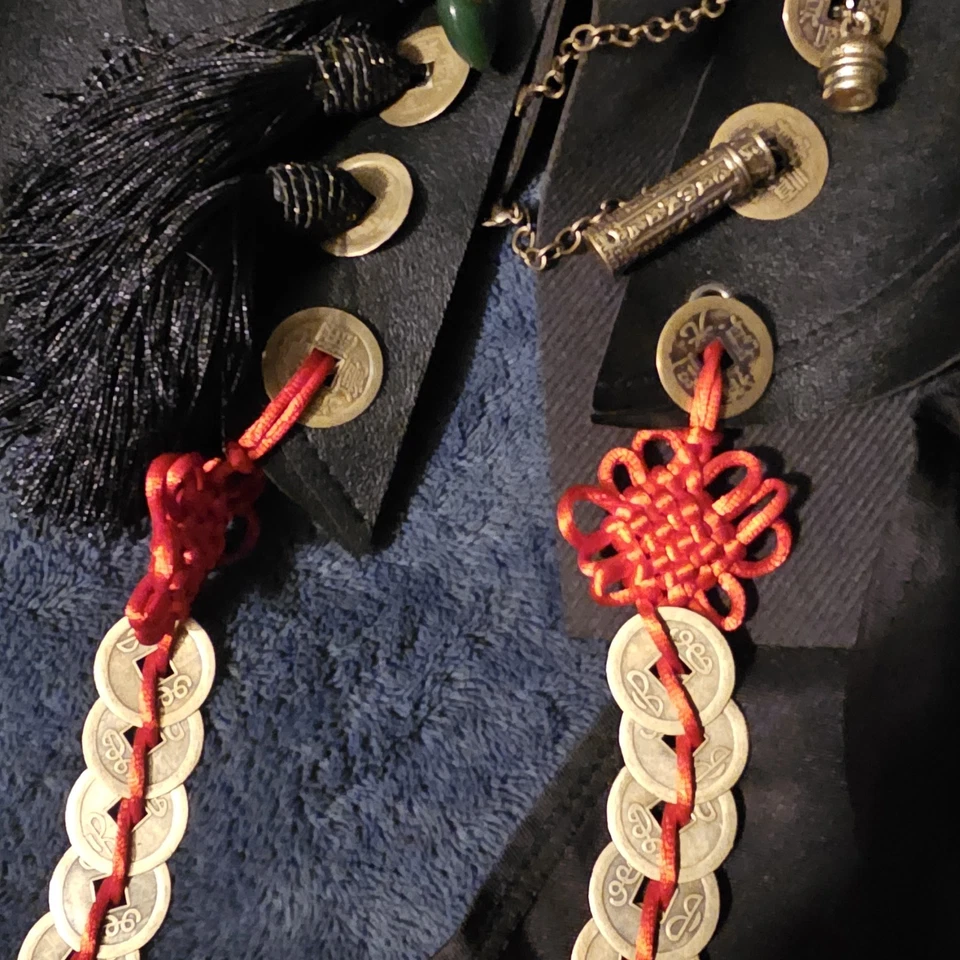 Conjunto de Cosplay Único Samurai Oni - Media Máscara, Capa con Capucha, Decorado con Dijes Foto 2 de 4