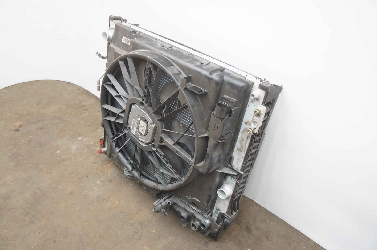 Front Radiator Condenser Cooling Fan Pack 17117592854 Rolls Royce Phantom Vii 06