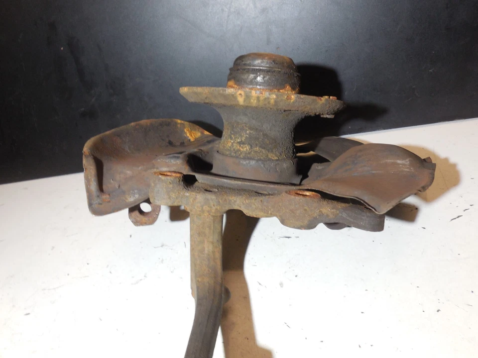 Передний левый поворотный кулак 1984-1993 Mercedes Benz W201 190E 190D - Изображение 4 из 4