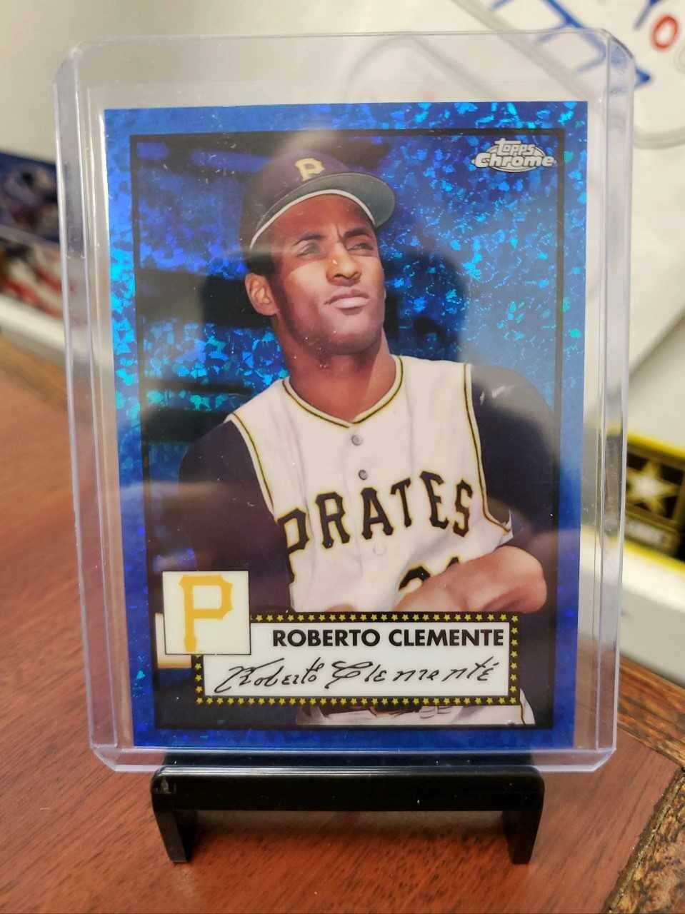 2021 Topps Chrome Platinum Anniversary Roberto Clemente Blue Sparkle 150/199