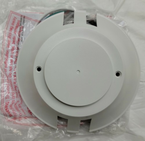 Hampton Bay Track Power feed White Finish 1004 612 897 Rated For Up To 2400W W5 - Picture 2 of 3